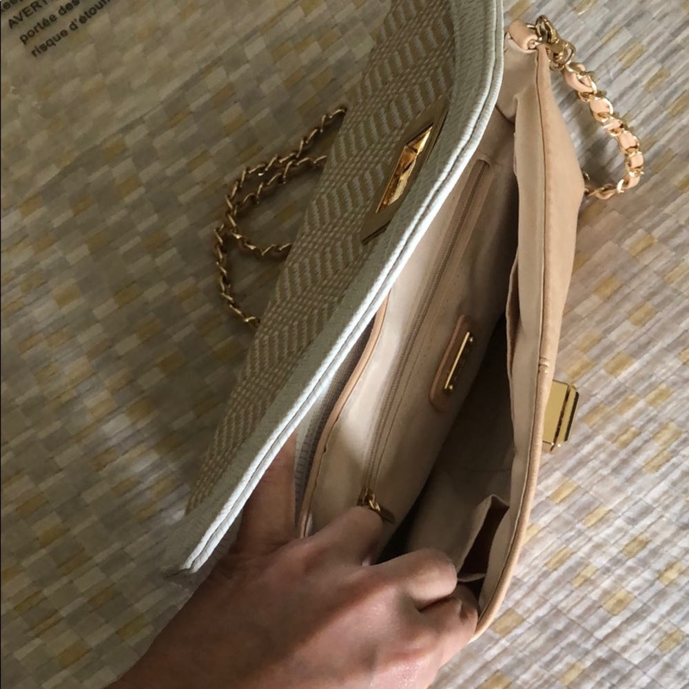 ❌SOLD❌- Aldo Clutch - Picture 4 of 5